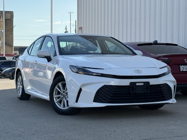 Used 2025 Toyota Camry LE FWD image 2