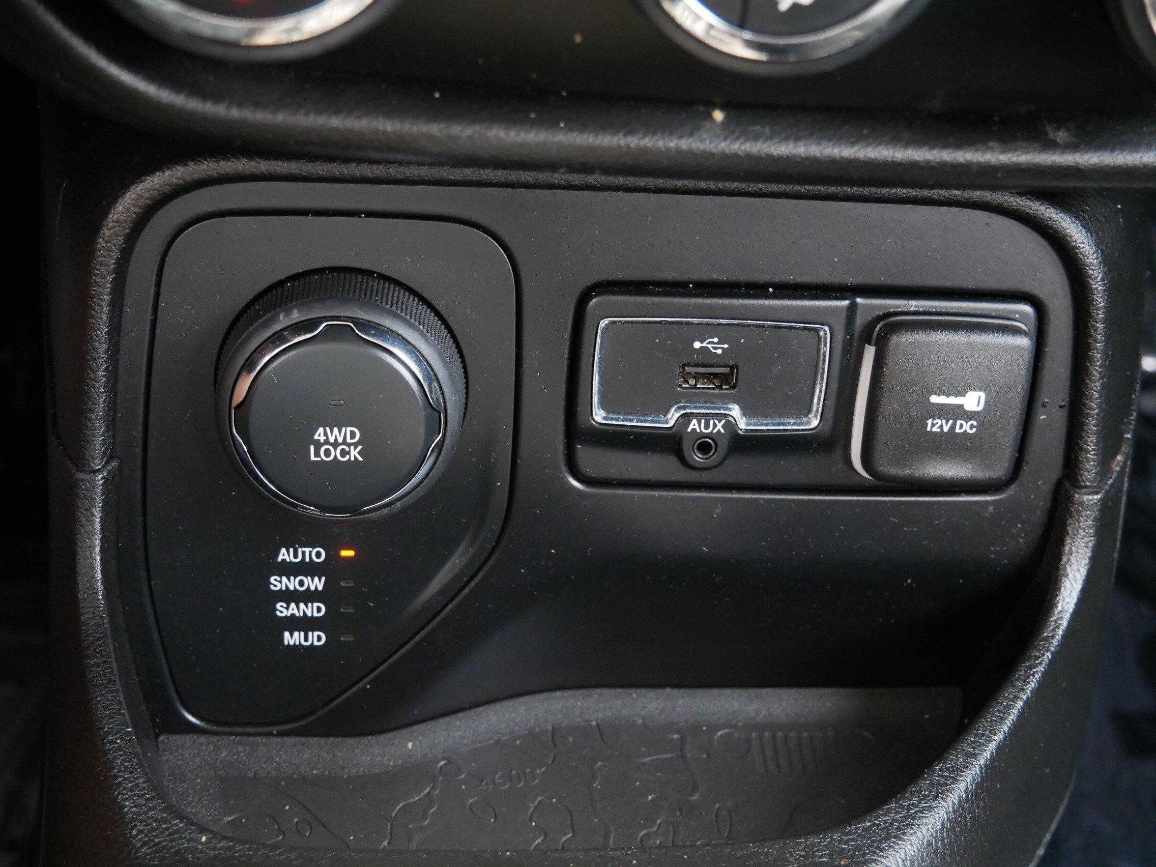 Used 2015 Jeep Renegade Limited w/ Safety & Security Group I AWD/4WD image 30