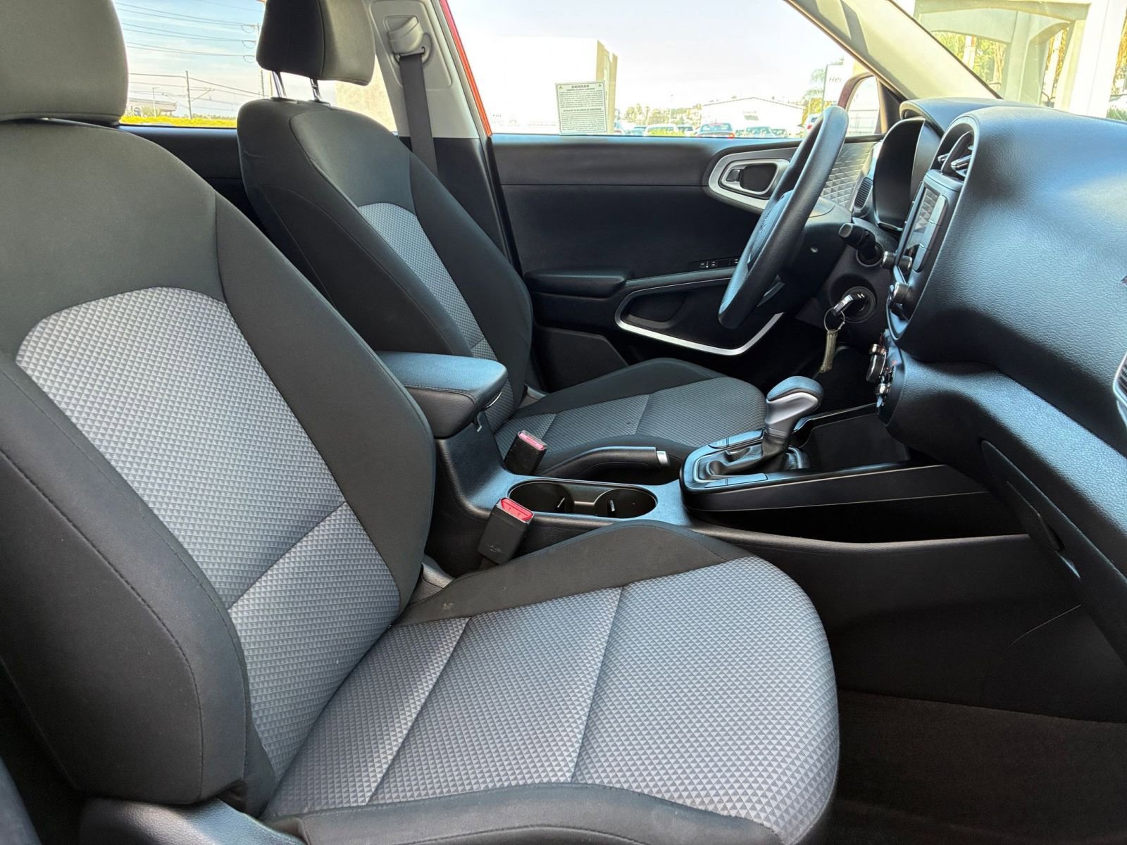 Used 2025 Kia Soul LX w/ LX Technology Package image 34