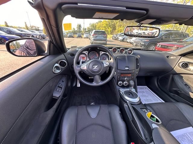 Used 2010 Nissan 370Z Touring RWD image 17