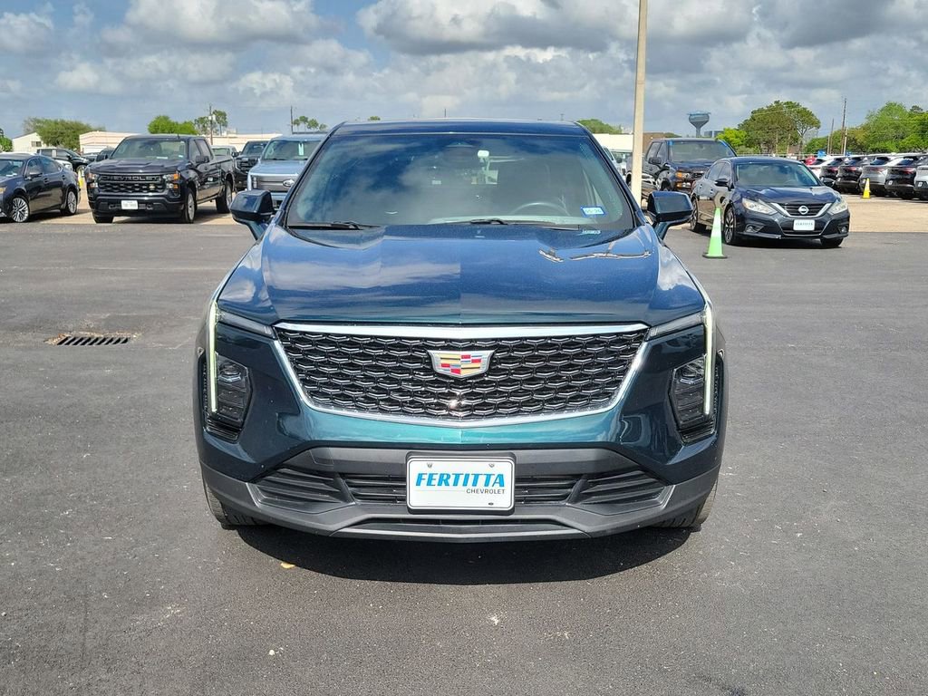 Certified 2024 Cadillac XT4 Luxury w/ Cold Weather Package image 9
