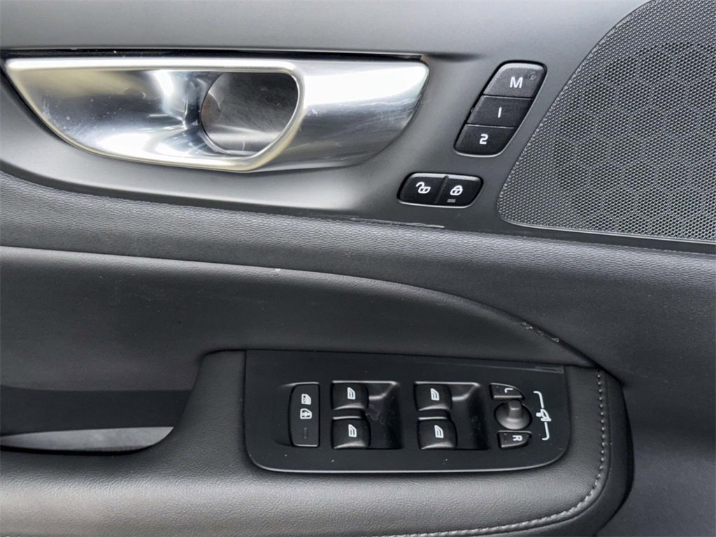 Used 2025 Volvo V60 B5 Cross Country Plus image 21