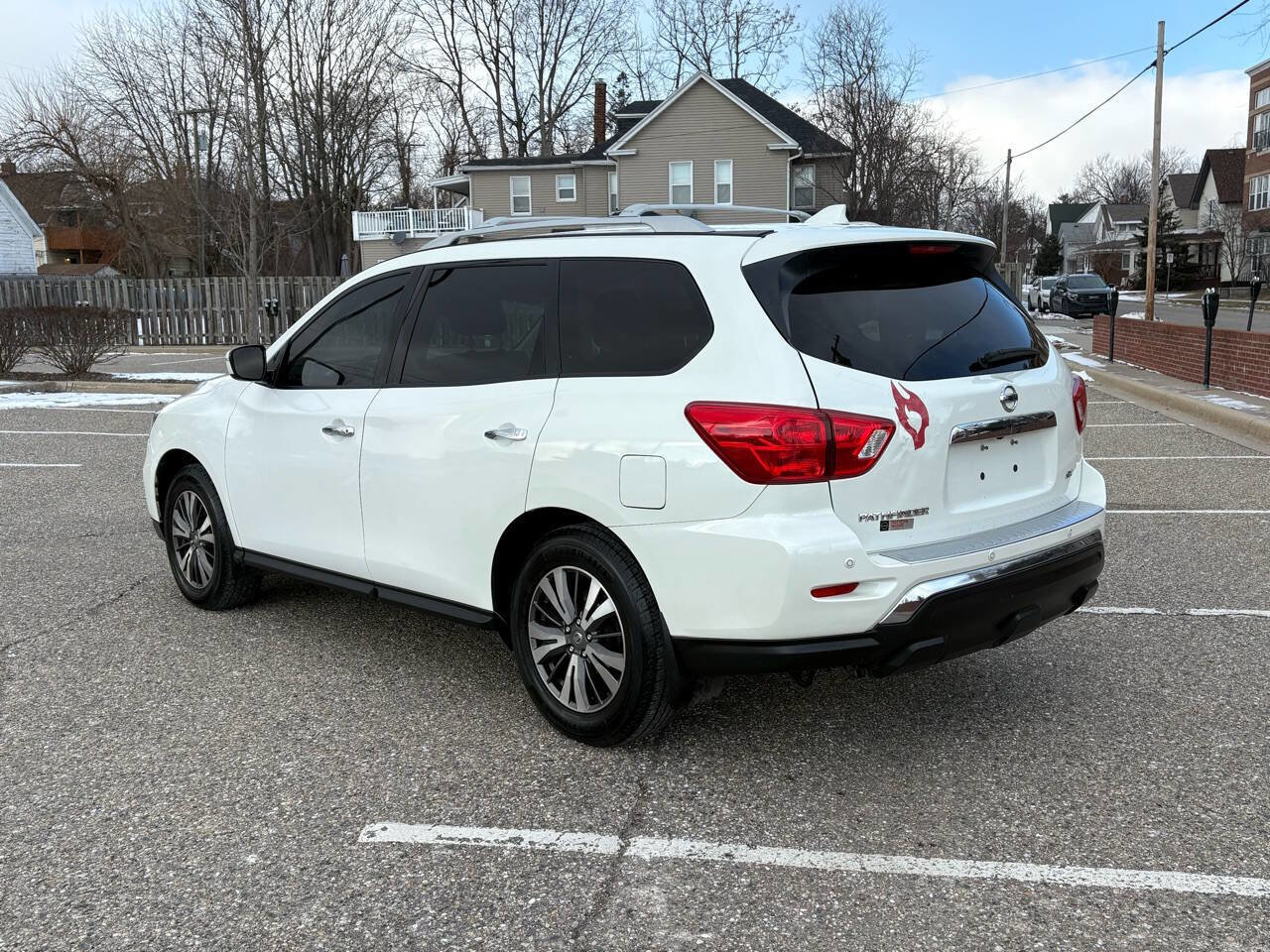 Used 2020 Nissan Pathfinder SV image 15