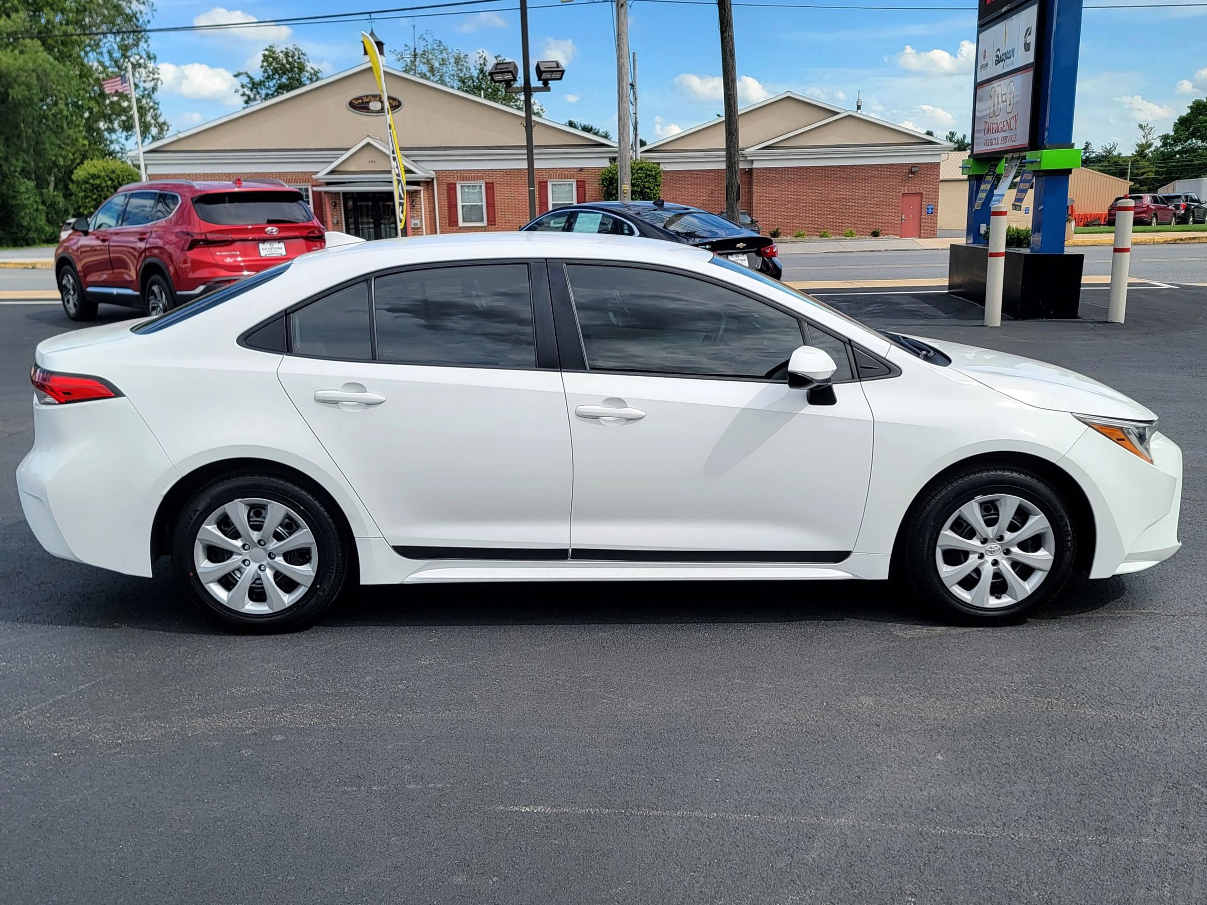 Used 2022 Toyota Corolla LE FWD image 4