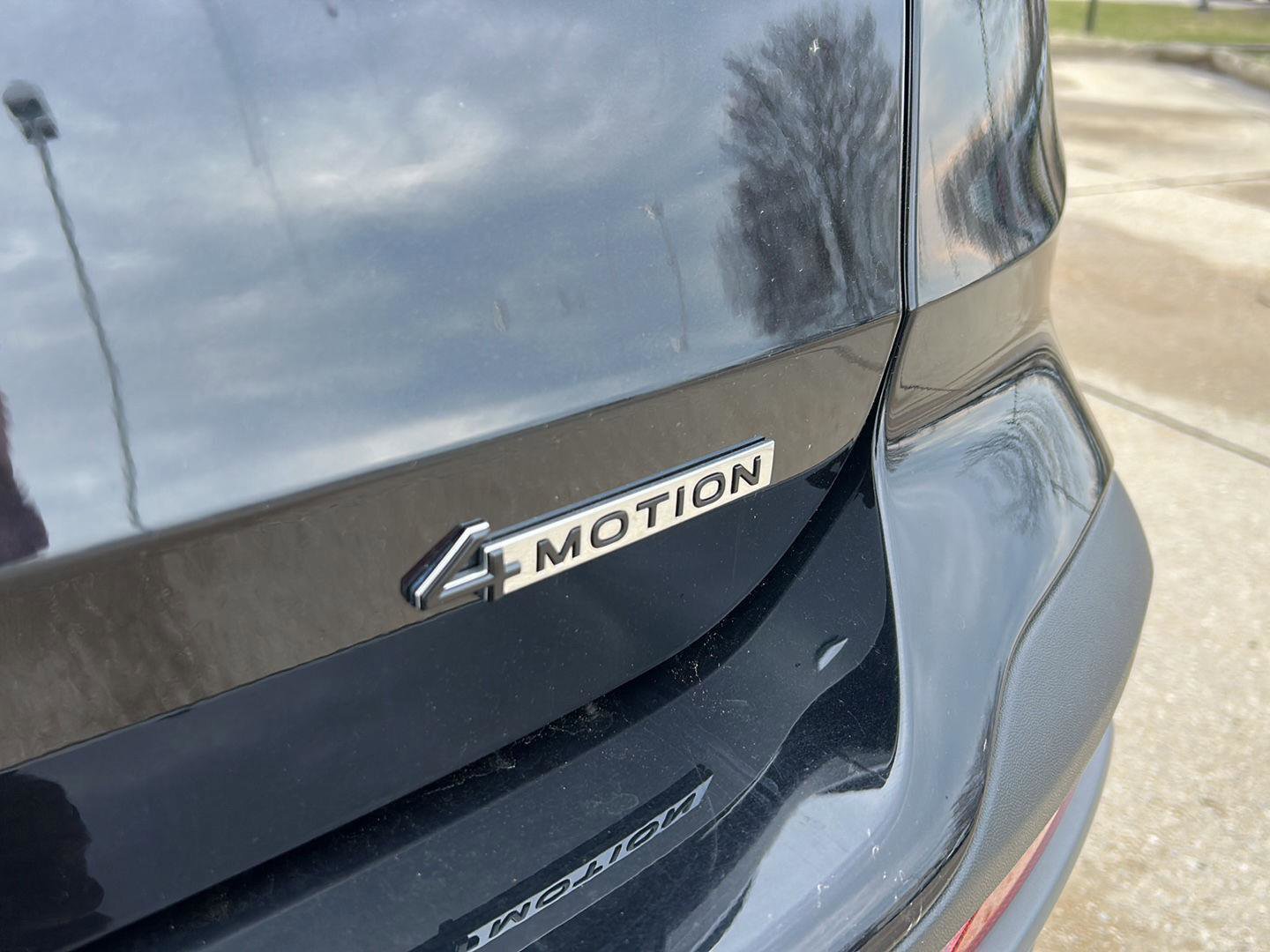 Used 2025 Volkswagen Taos SE image 9