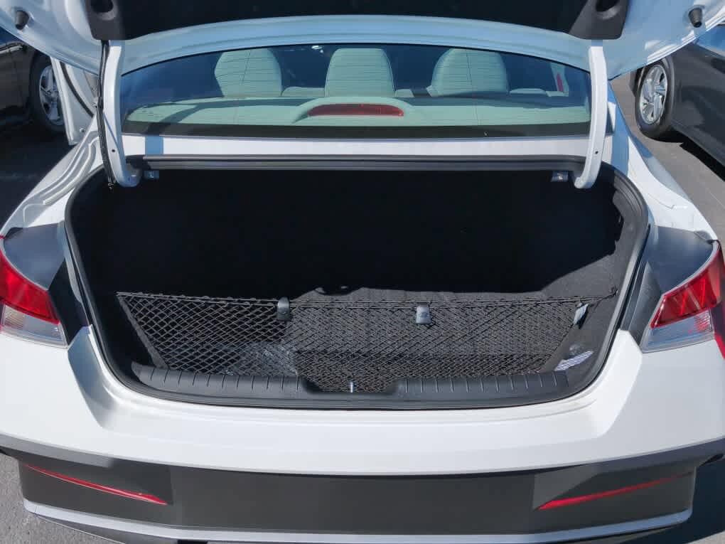 New 2026 Hyundai Elantra SE FWD image 18