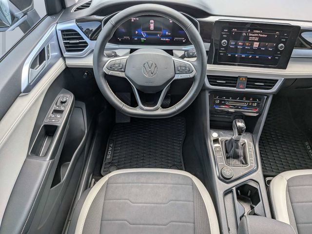 Used 2025 Volkswagen Taos SE AWD/4WD image 18