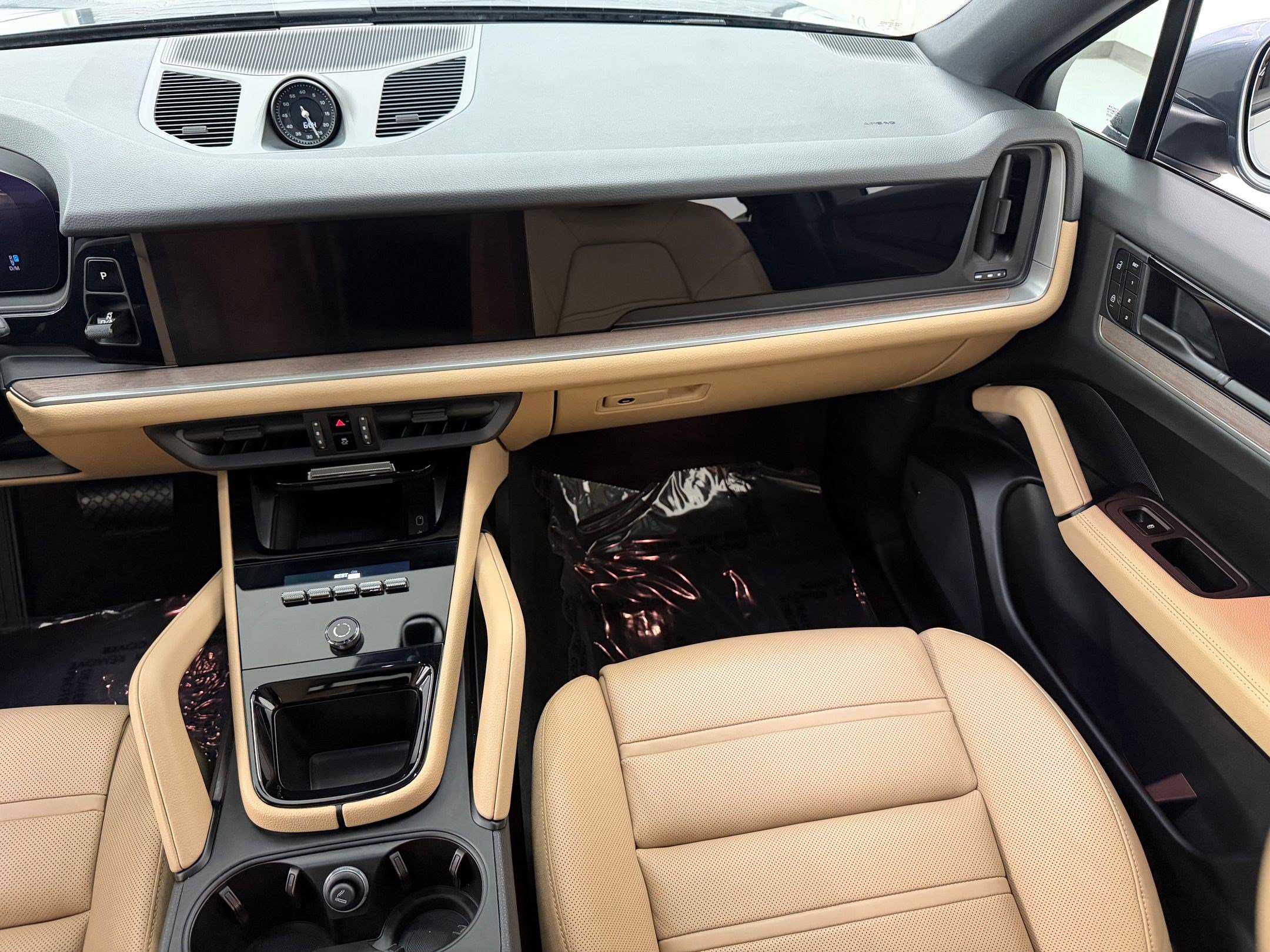 Certified 2026 Porsche Cayenne Coupe AWD/4WD image 32
