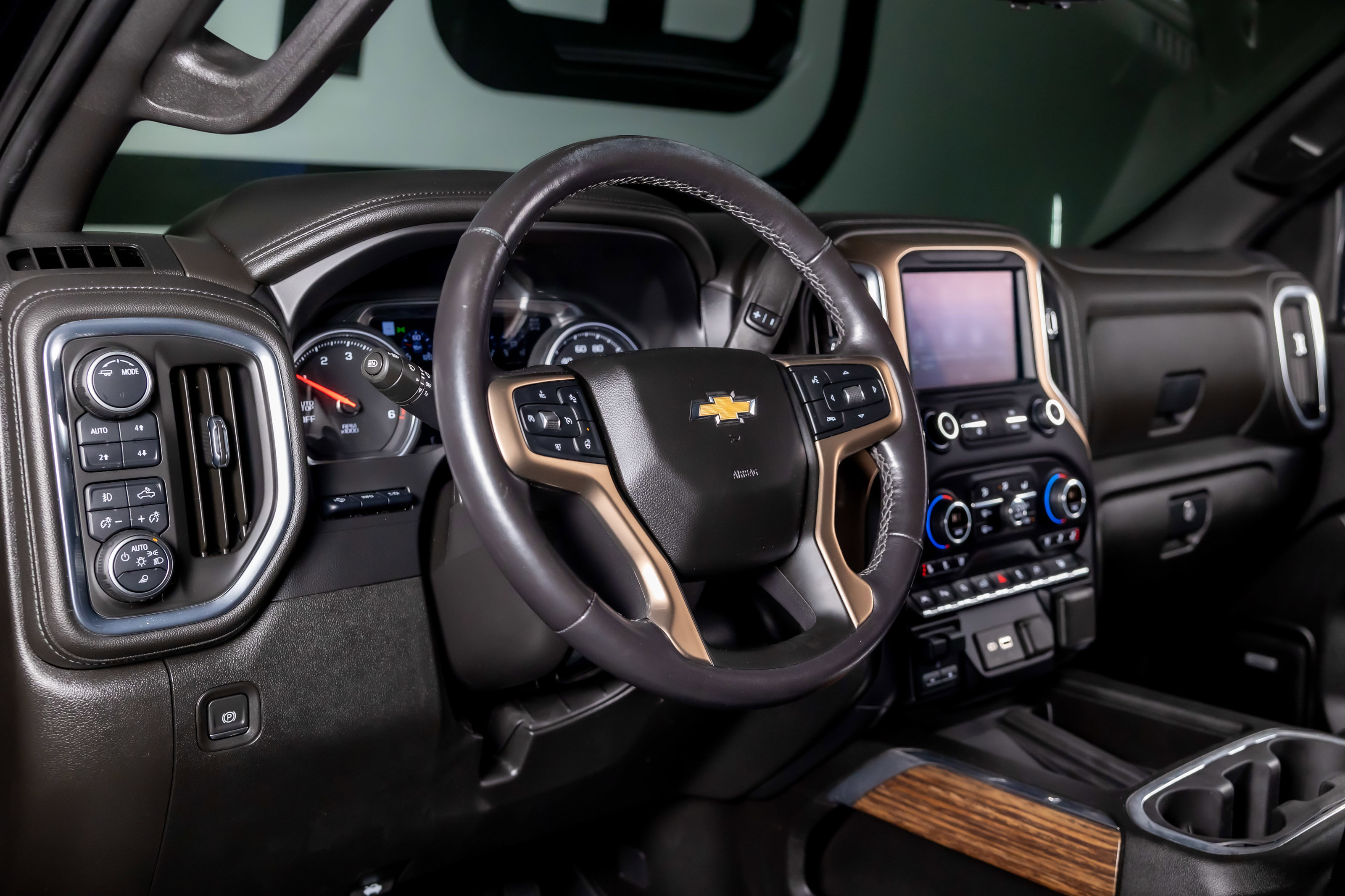 Used 2021 Chevrolet Silverado 1500 High Country w/ Technology Package image 37