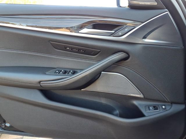 Used 2019 BMW 530e w/ M Sport Package image 25