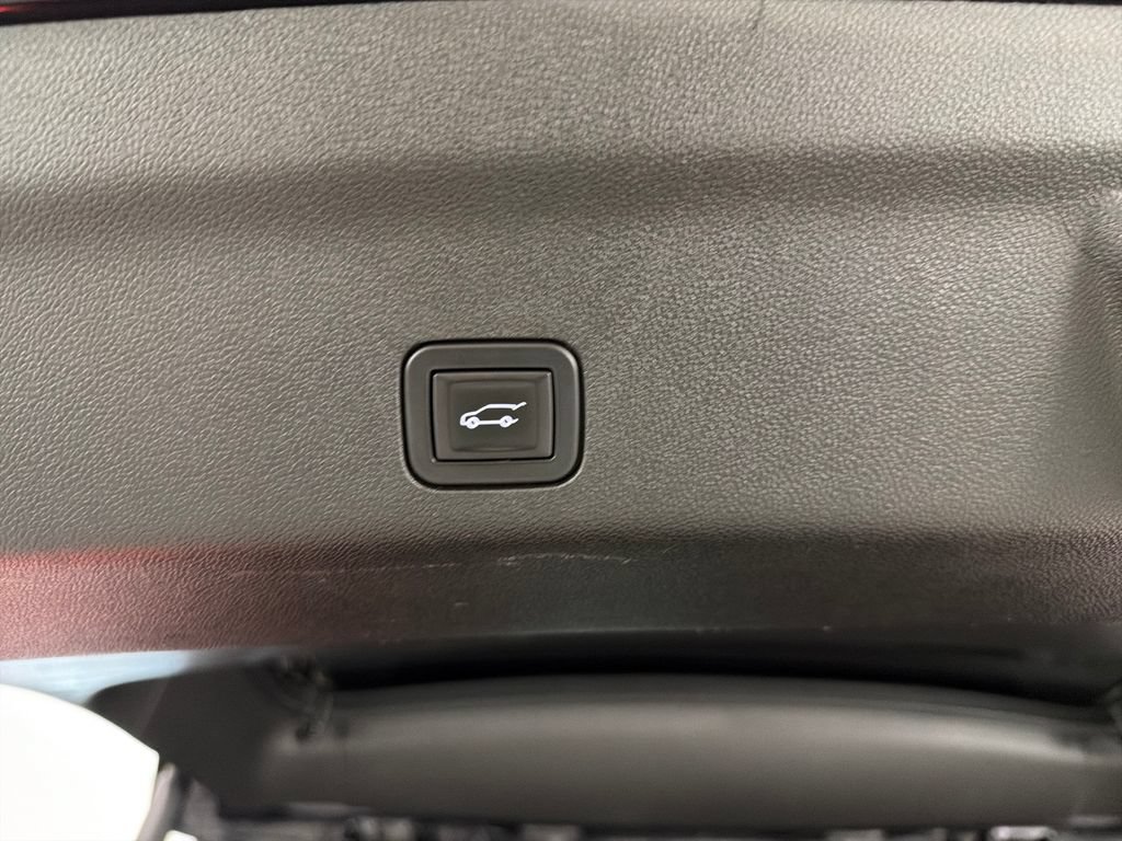 Used 2023 Chevrolet Tahoe LT w/ Luxury Package RWD image 9
