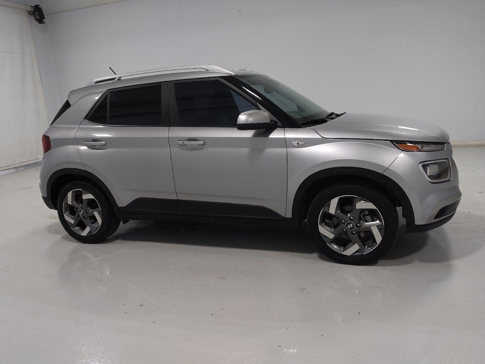 Used 2025 Hyundai Venue SEL FWD image 11