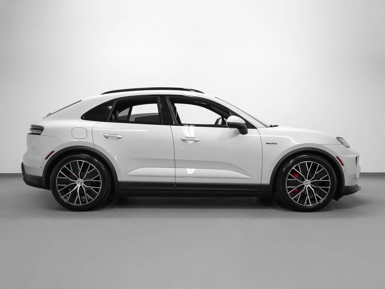 New 2025 Porsche Macan 4S Electric image 13