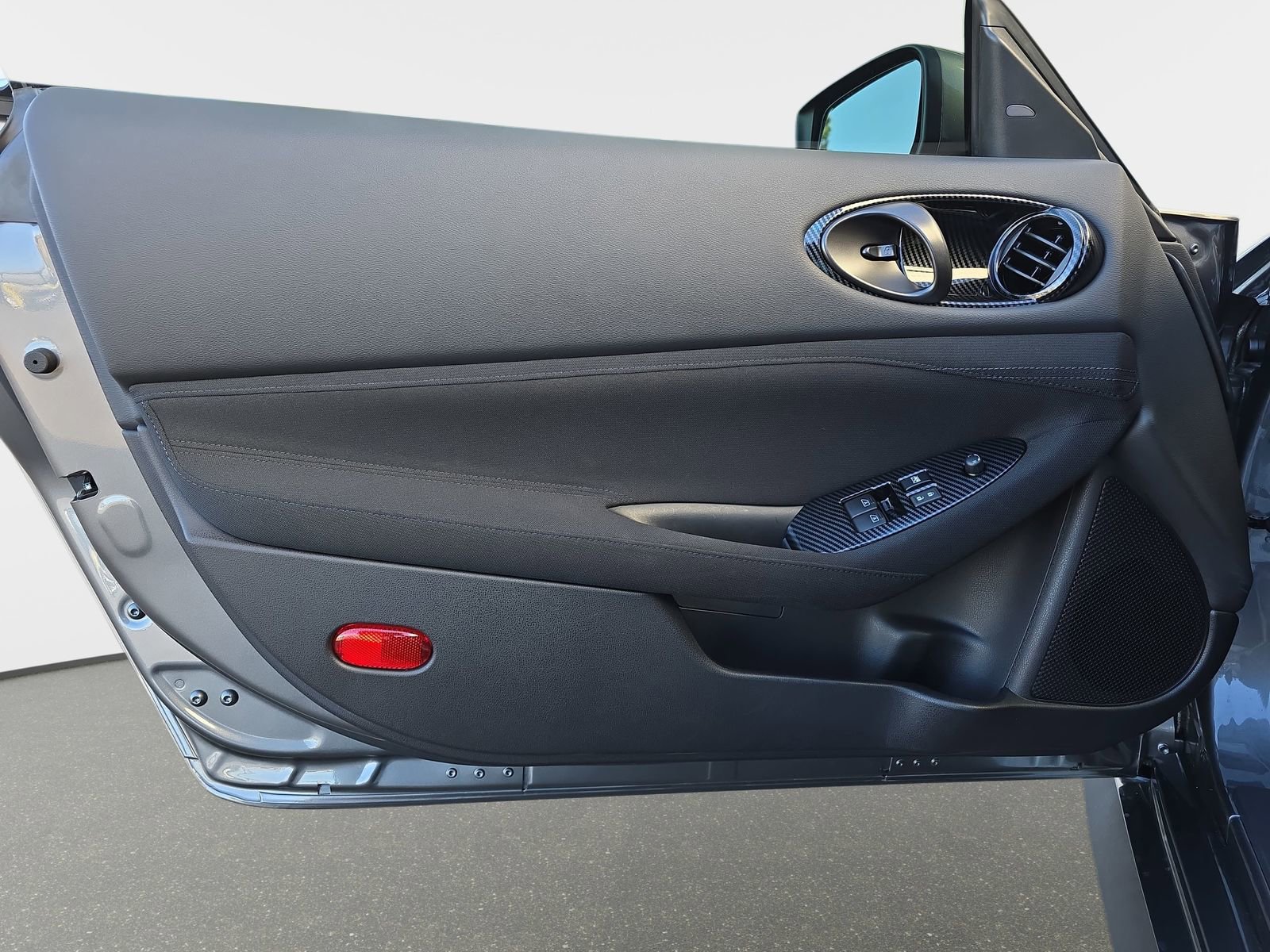 Used 2025 Nissan Z Sport w/ Floor Mat Package image 28