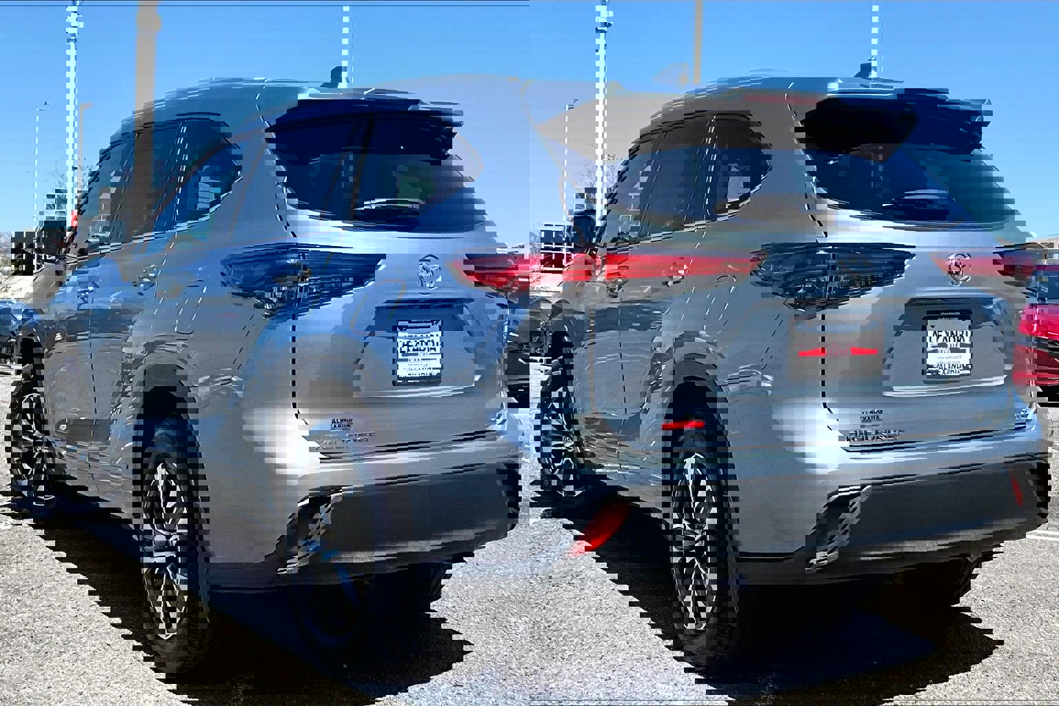 Used 2023 Toyota Highlander XLE image 11