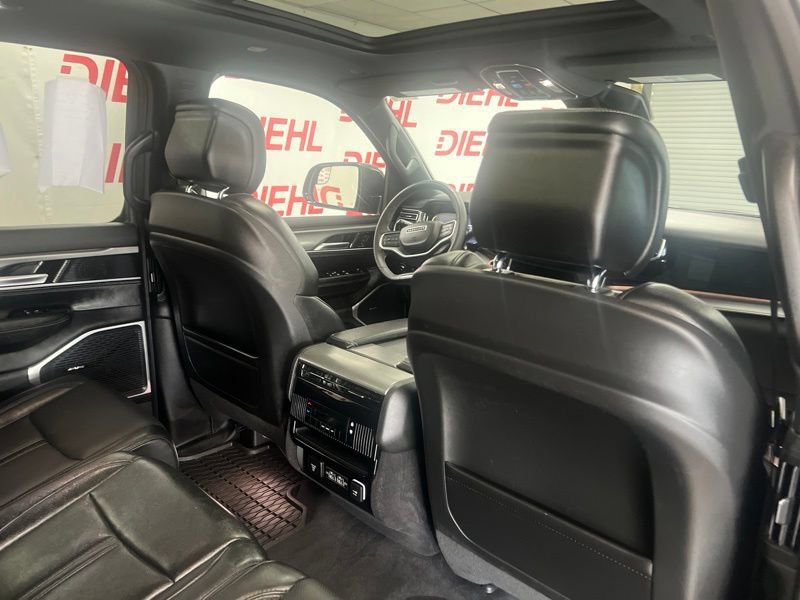 Used 2023 Jeep Wagoneer Series II AWD/4WD image 11
