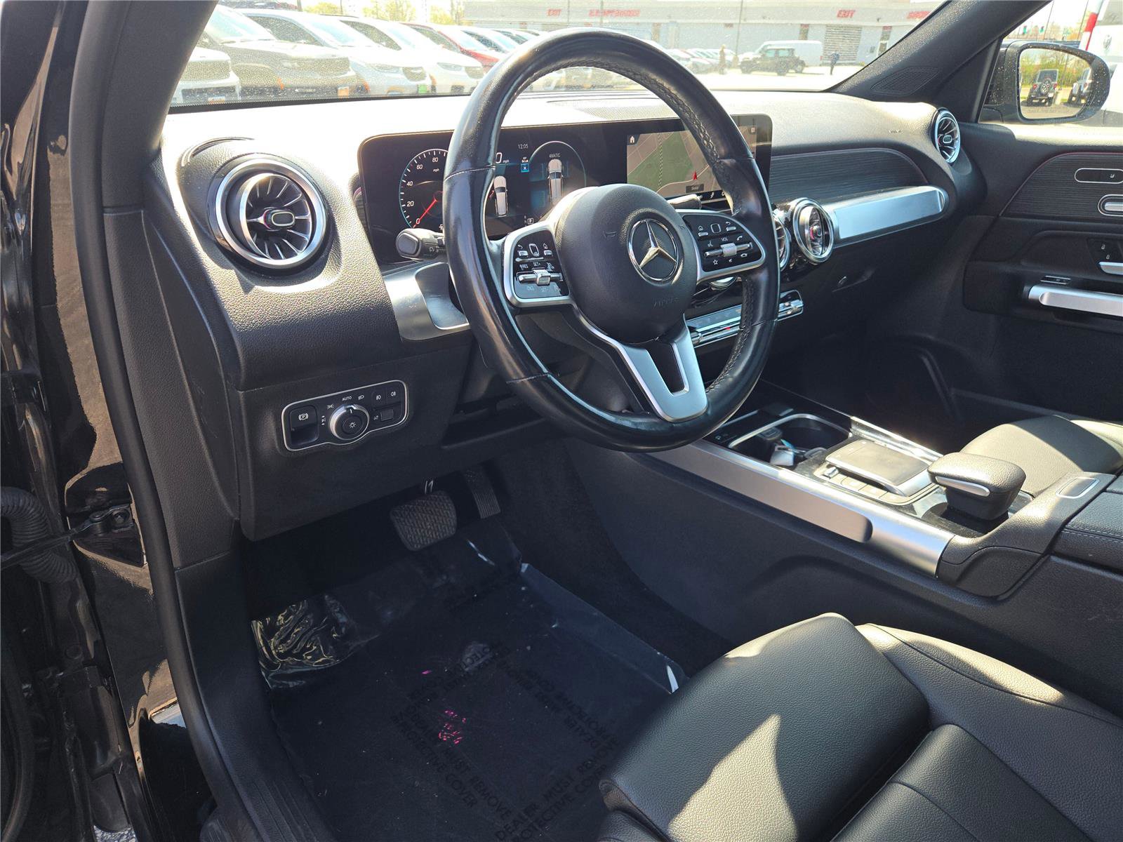 Used 2023 Mercedes-Benz GLB 250 4MATIC w/ Premium Package image 26