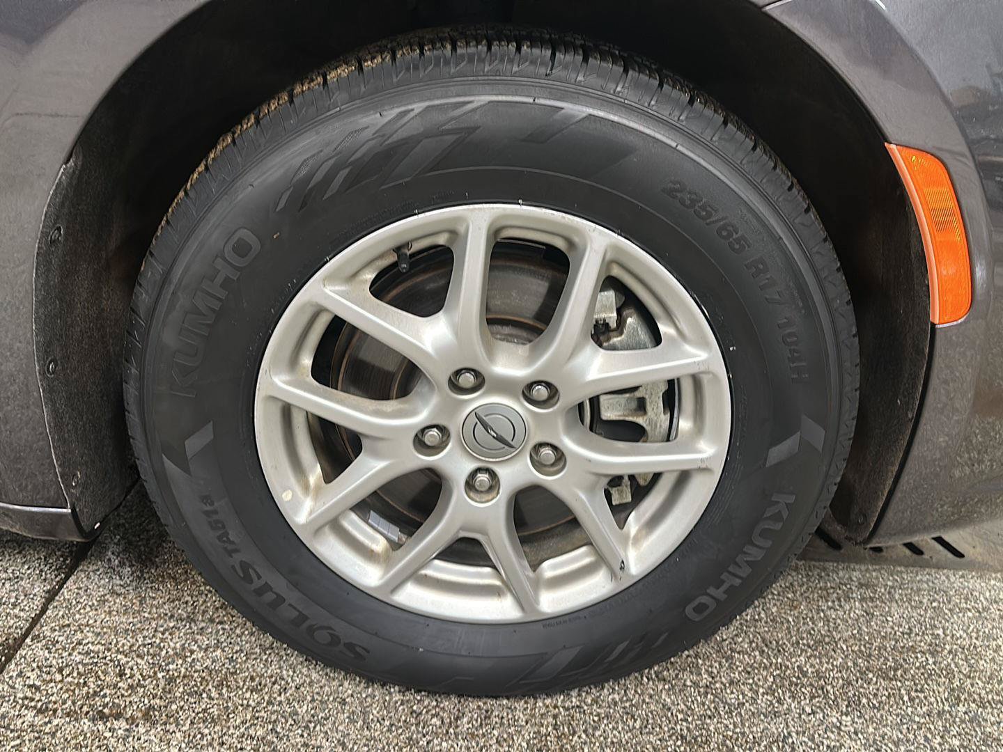 Used 2023 Chrysler Pacifica Touring-L FWD image 9