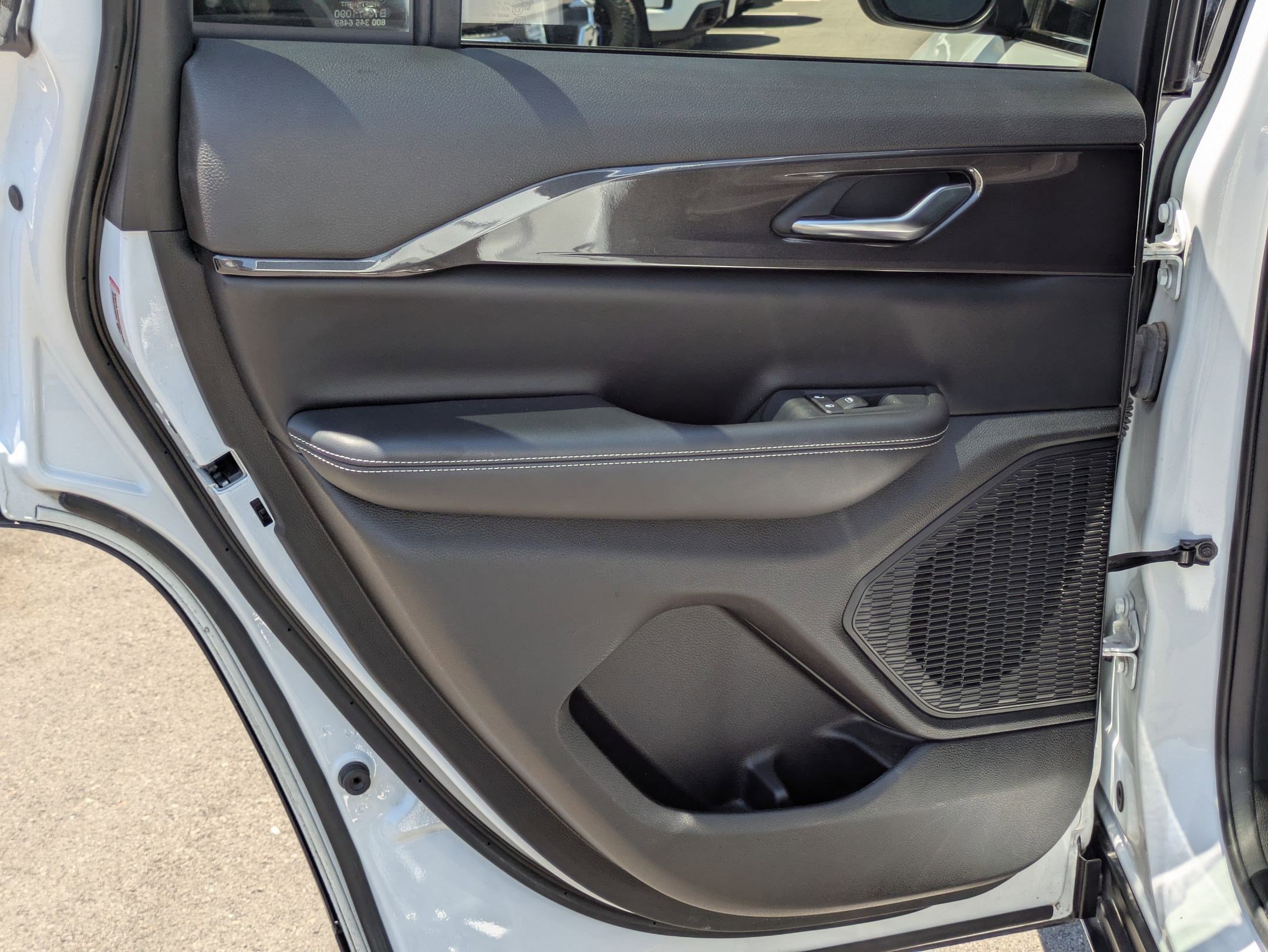 Used 2023 Jeep Grand Cherokee Laredo image 14