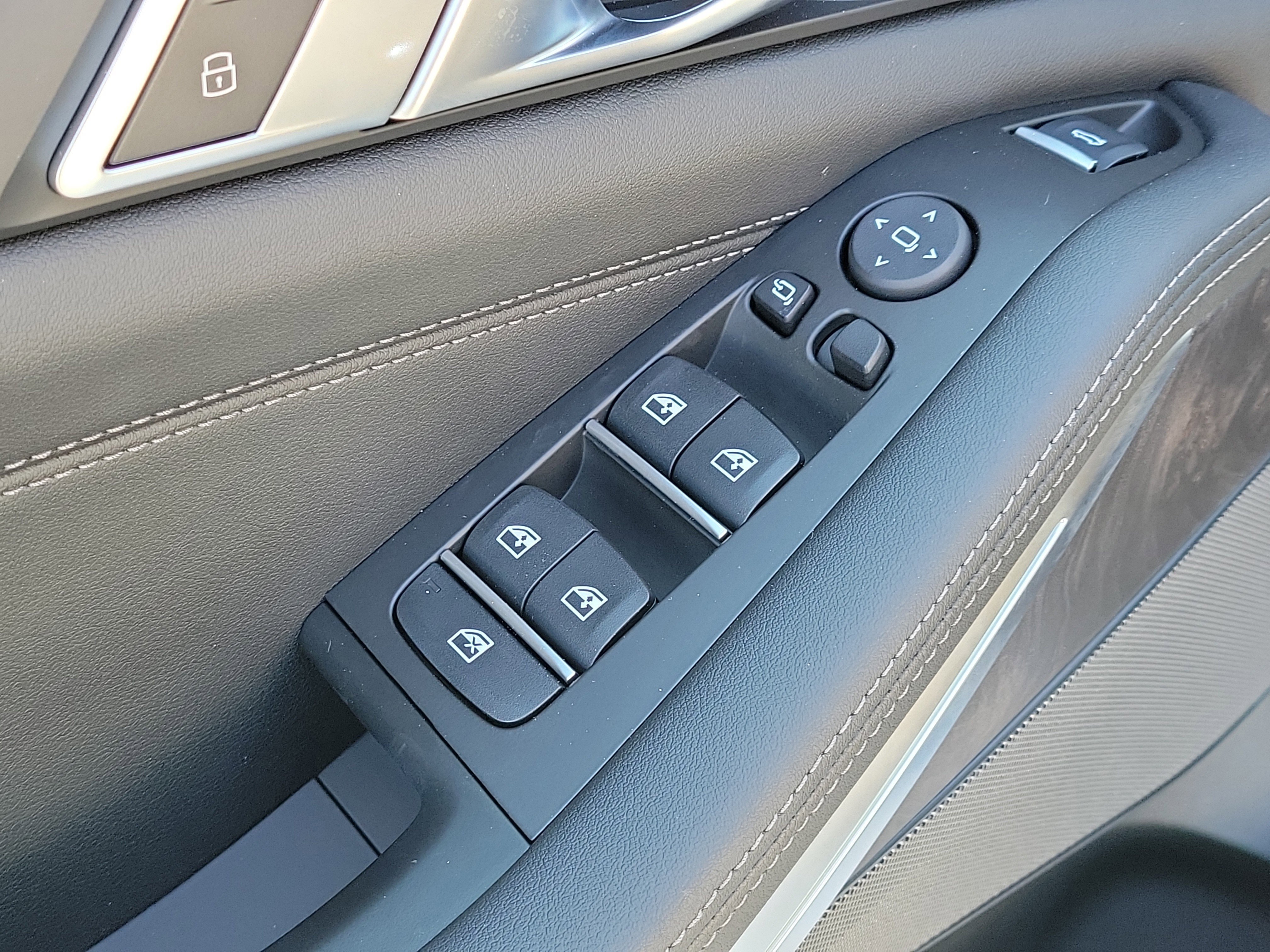 New 2026 BMW X5 xDrive40i w/ Executive Package image 16