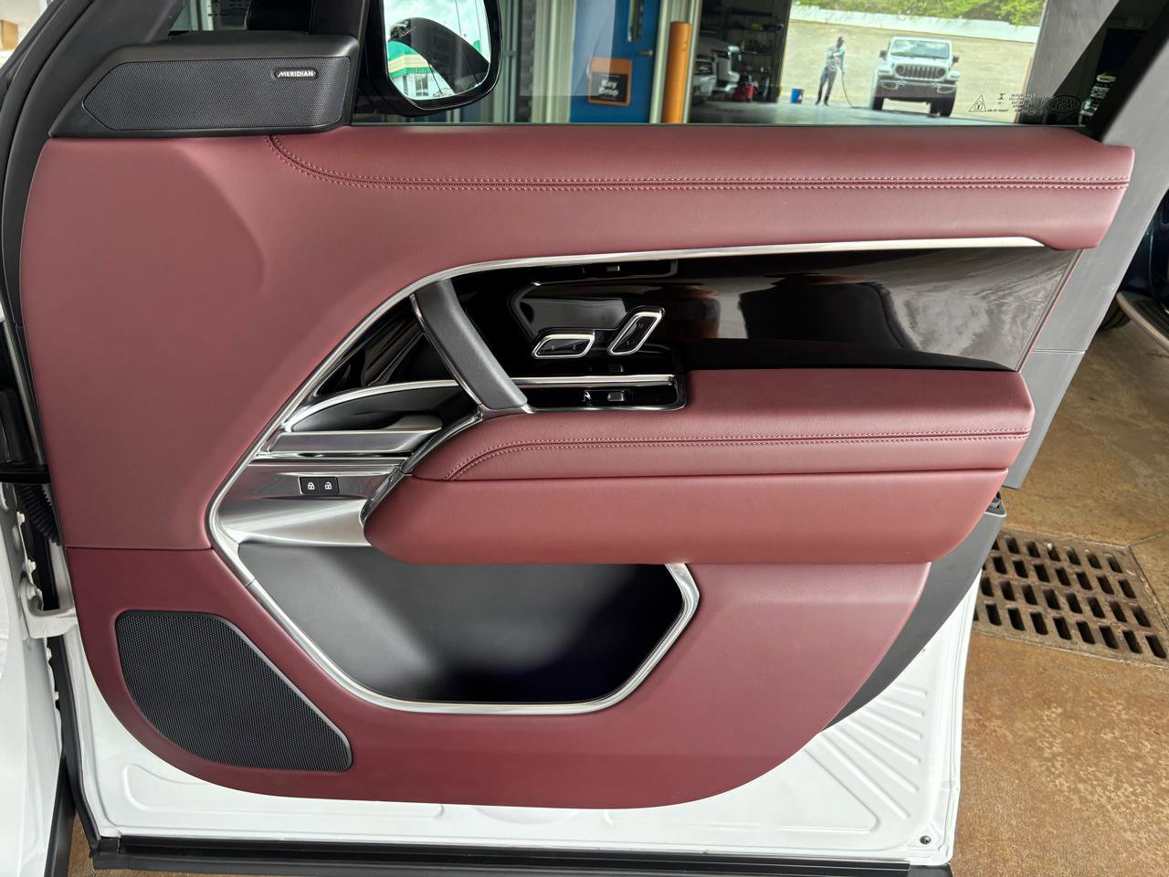 Used 2023 Land Rover Range Rover SE image 25