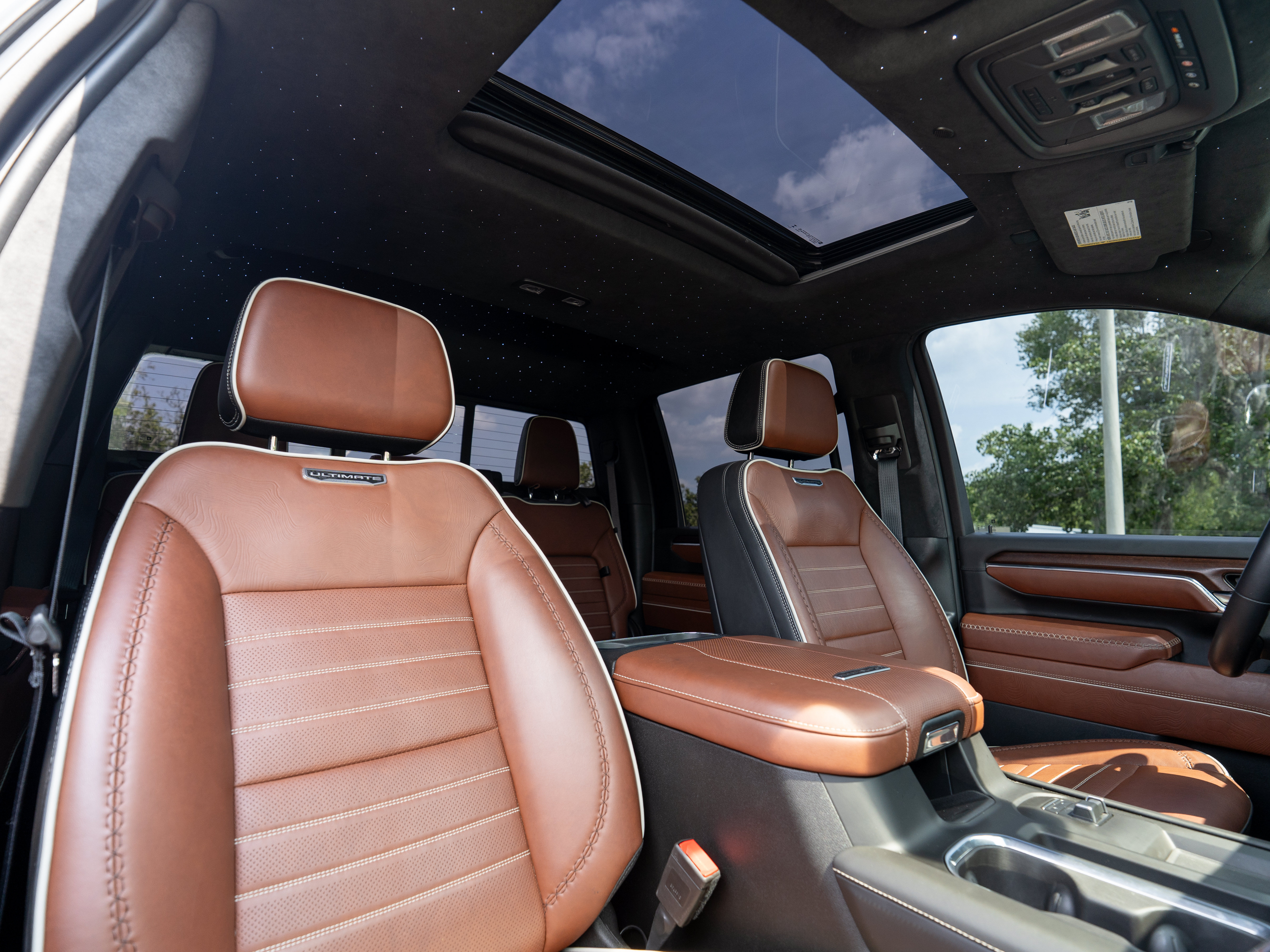 Used 2024 GMC Sierra 3500 Denali Ultimate AWD/4WD image 11