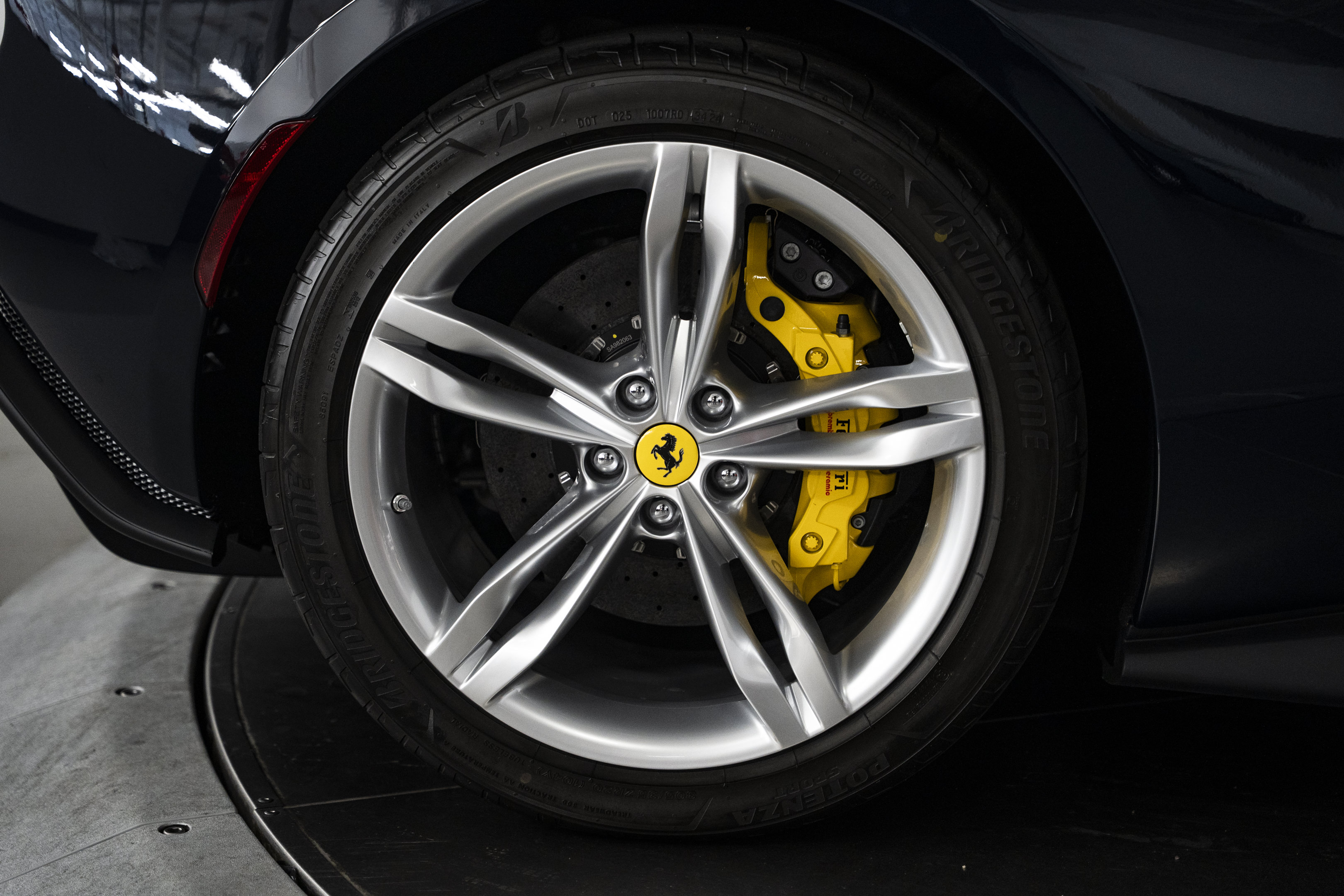 Used 2025 Ferrari 296 GTS RWD image 19