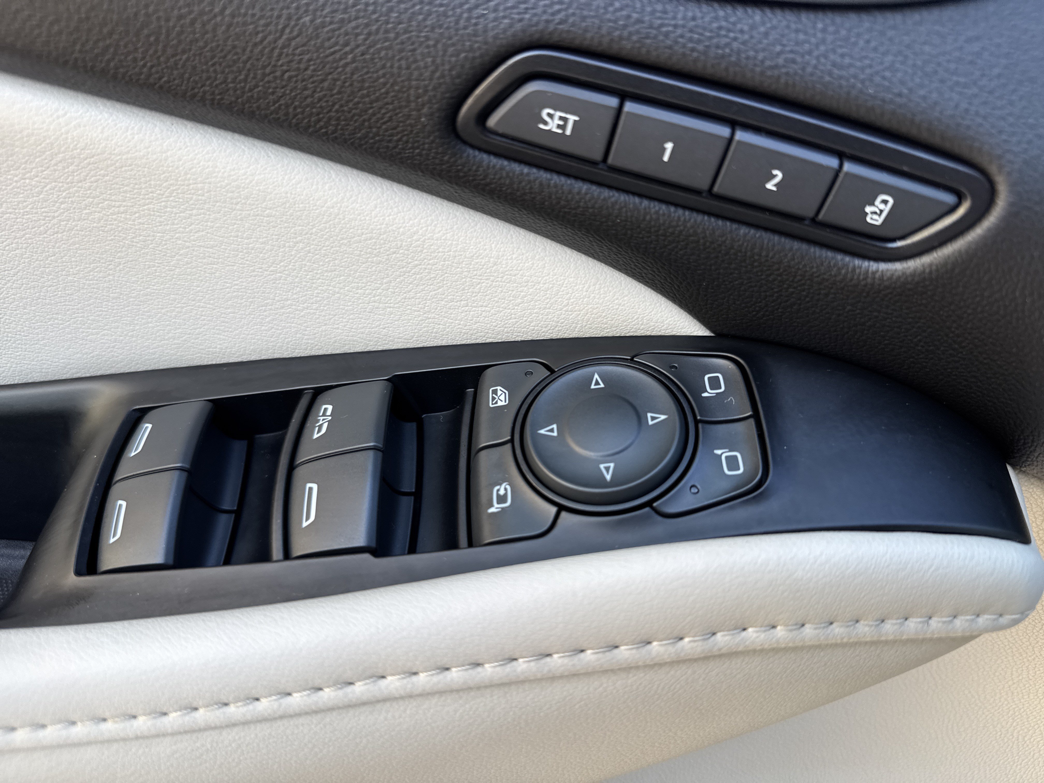 Used 2023 Buick Enclave Avenir w/ Avenir Technology Package FWD image 15