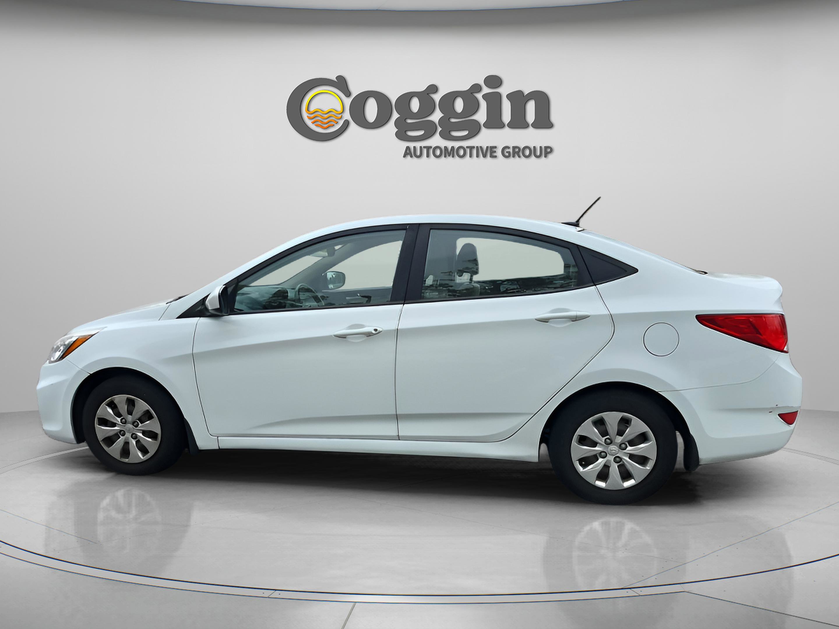 Used 2016 Hyundai Accent SE image 2