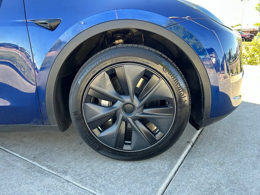 Used 2024 Tesla Model Y Long Range AWD/4WD image 30