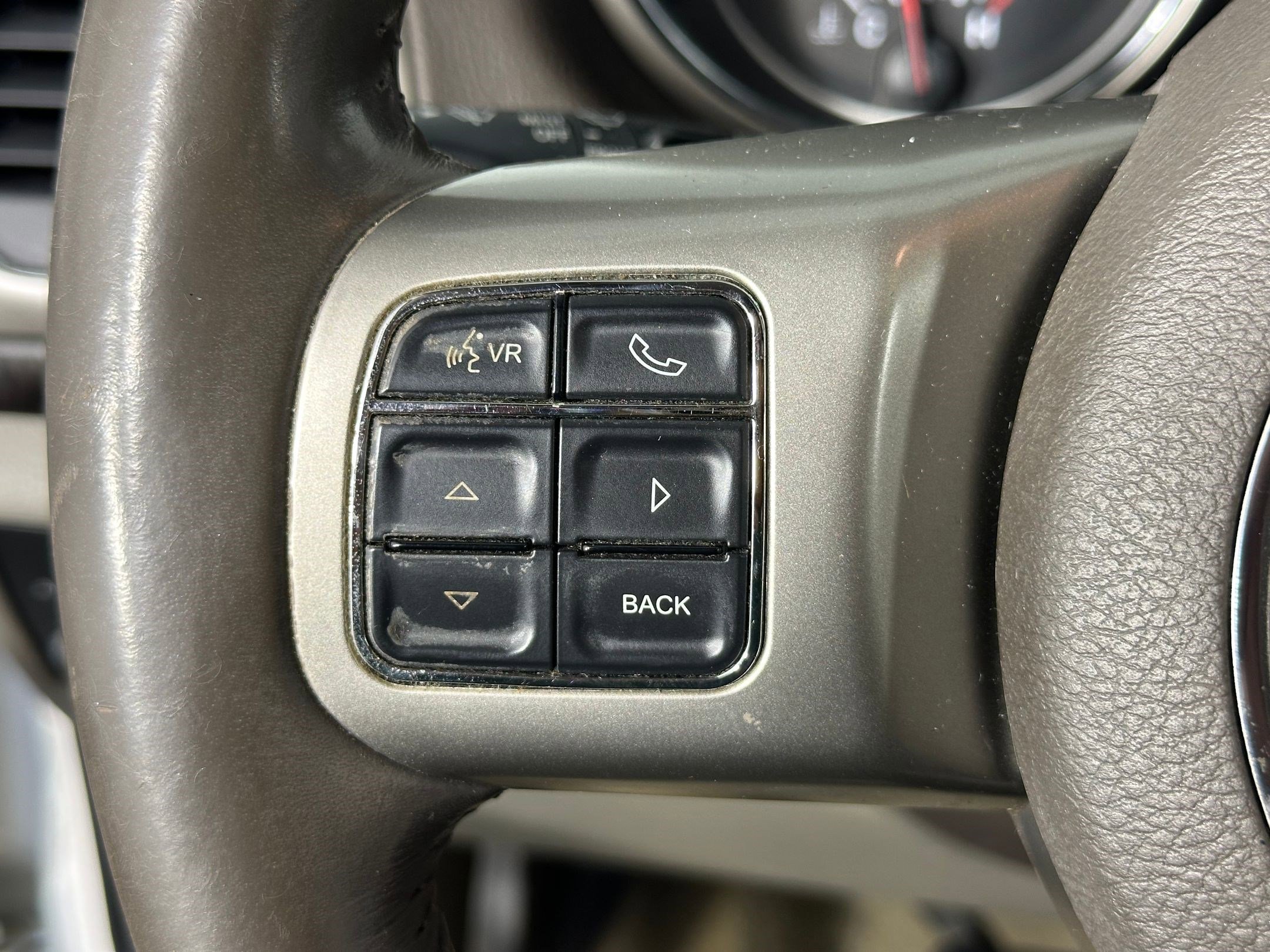 Used 2012 Jeep Grand Cherokee Laredo image 14