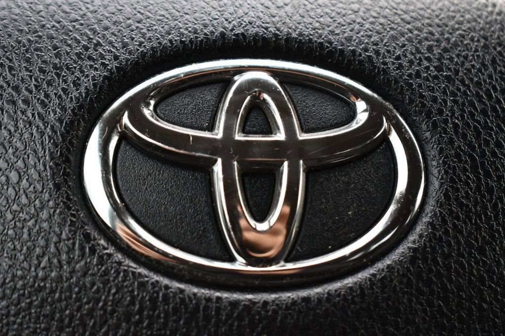 Used 2018 Toyota RAV4 XLE w/ Plus Extra Value Package image 18