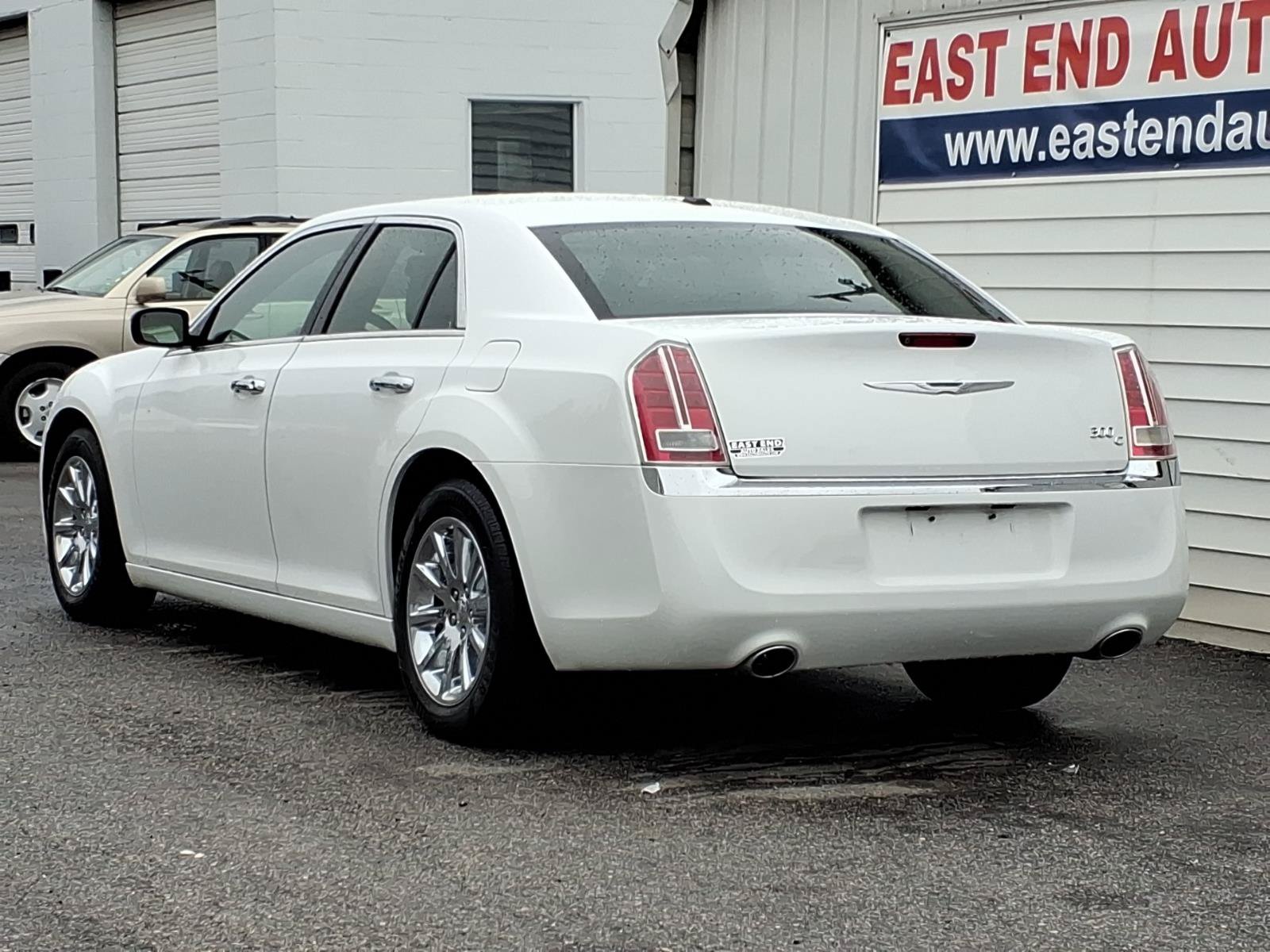 Used 2013 Chrysler 300 C RWD image 3