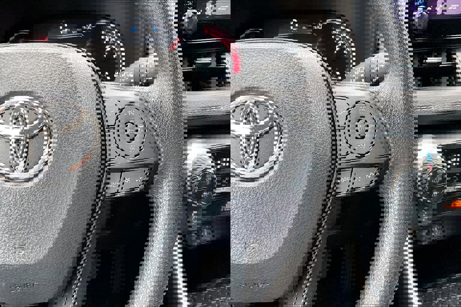 Used 2025 Toyota RAV4 XLE w/ Convenience Package image 21