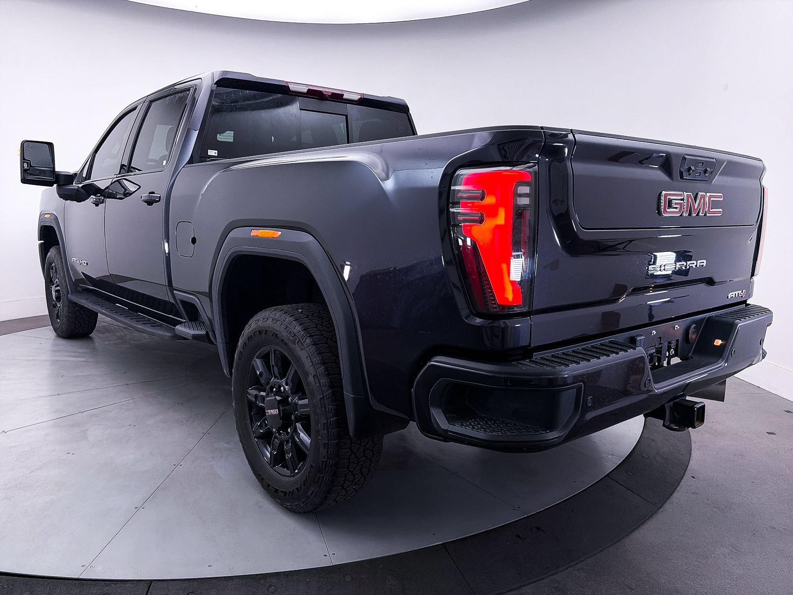 Used 2024 GMC Sierra 2500 AT4 w/ AT4 Preferred Package AWD/4WD image 16