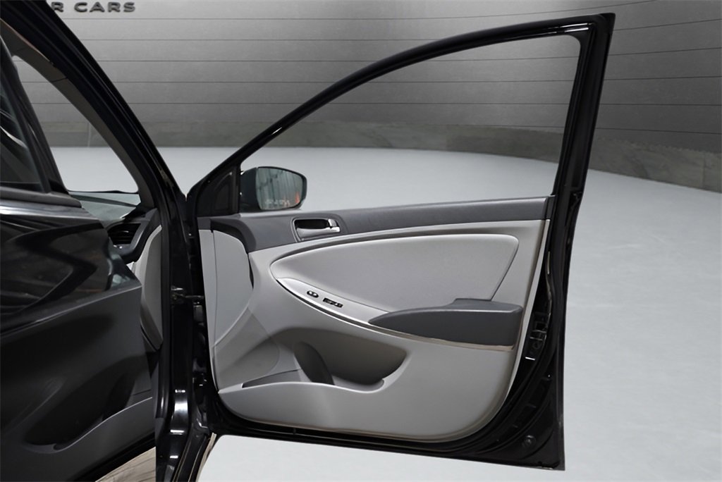 Used 2017 Hyundai Accent SE image 17