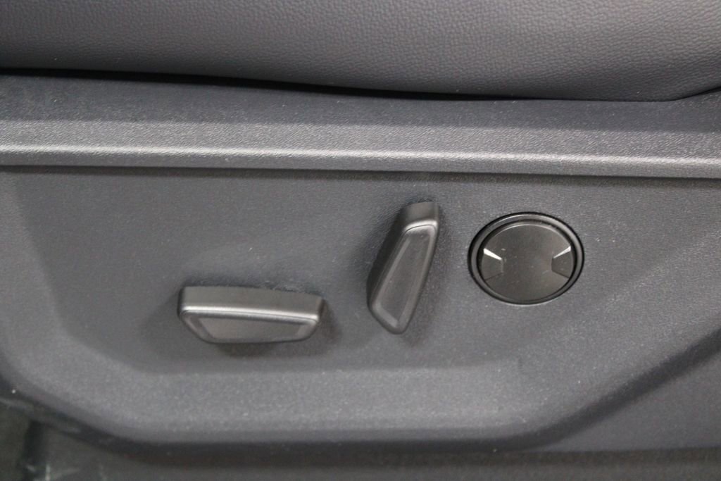 New 2026 Ford F250 Lariat w/ Black Appearance Package image 23