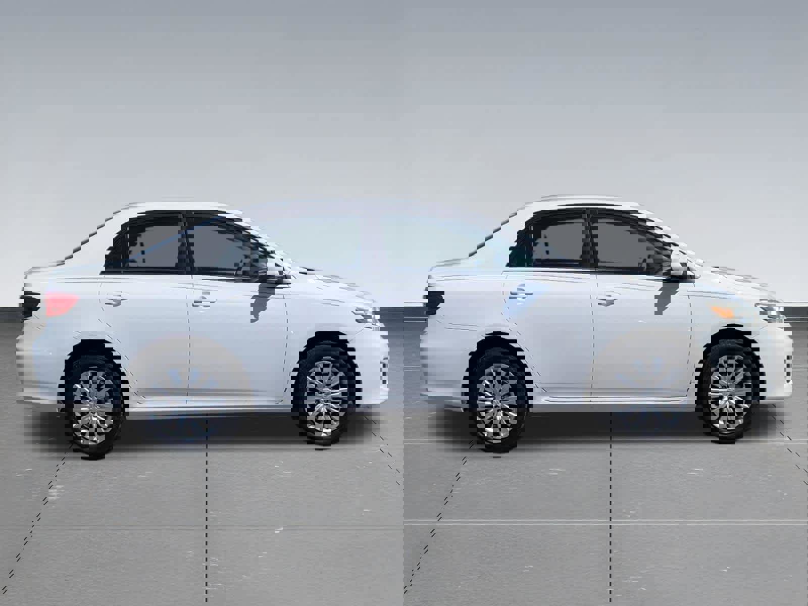 Used 2013 Toyota Corolla LE FWD image 6