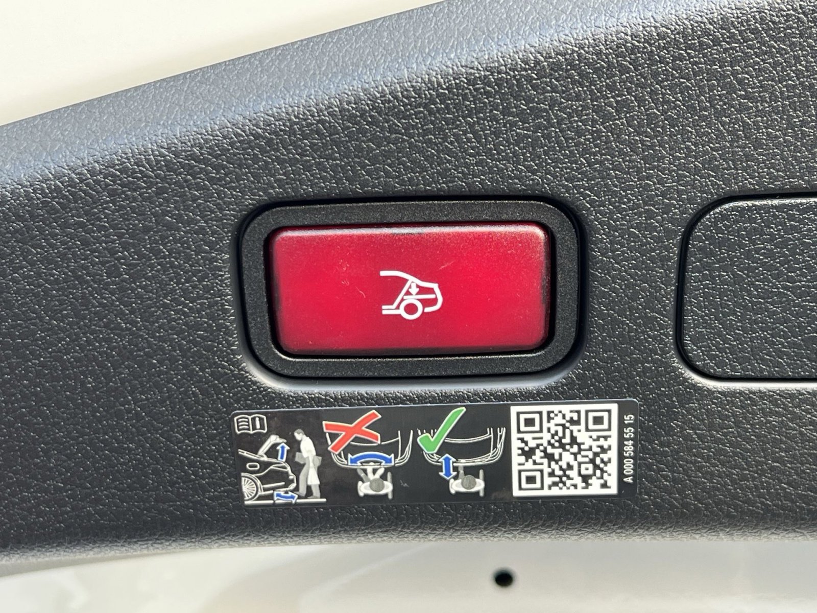 New 2026 Mercedes-Benz CLE 300 4MATIC Cabriolet image 25