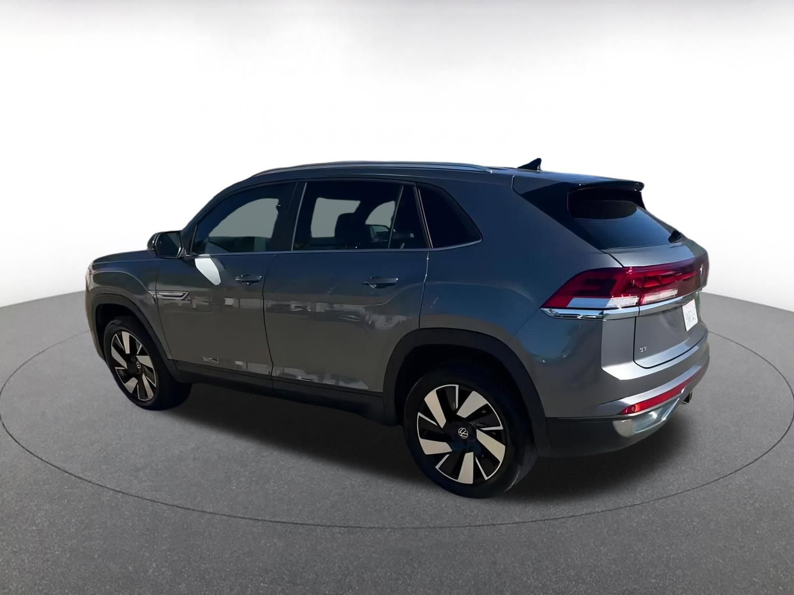 Used 2025 Volkswagen Atlas Cross Sport SE image 10