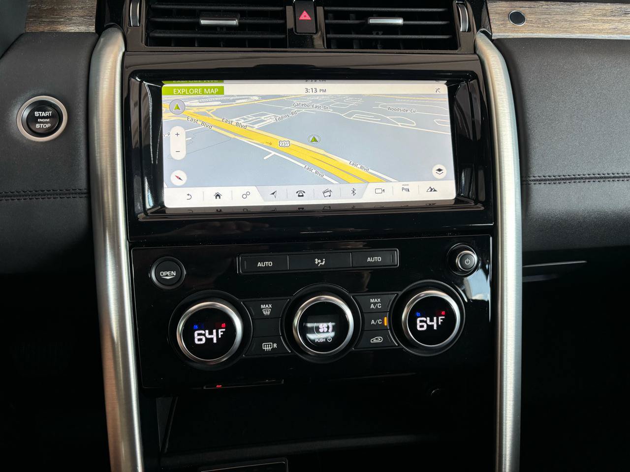 Used 2017 Land Rover Discovery HSE AWD/4WD image 18