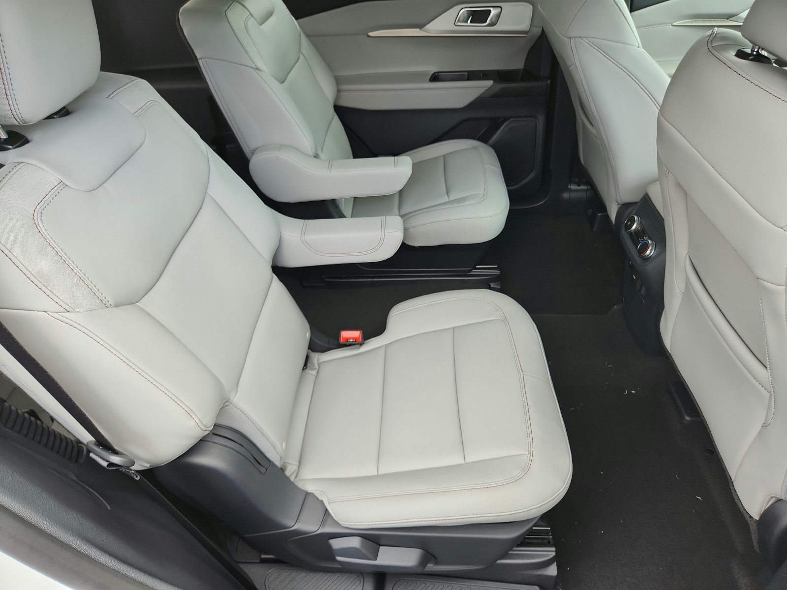 New 2026 Ford Explorer Active w/ Active Comfort Package AWD/4WD image 30