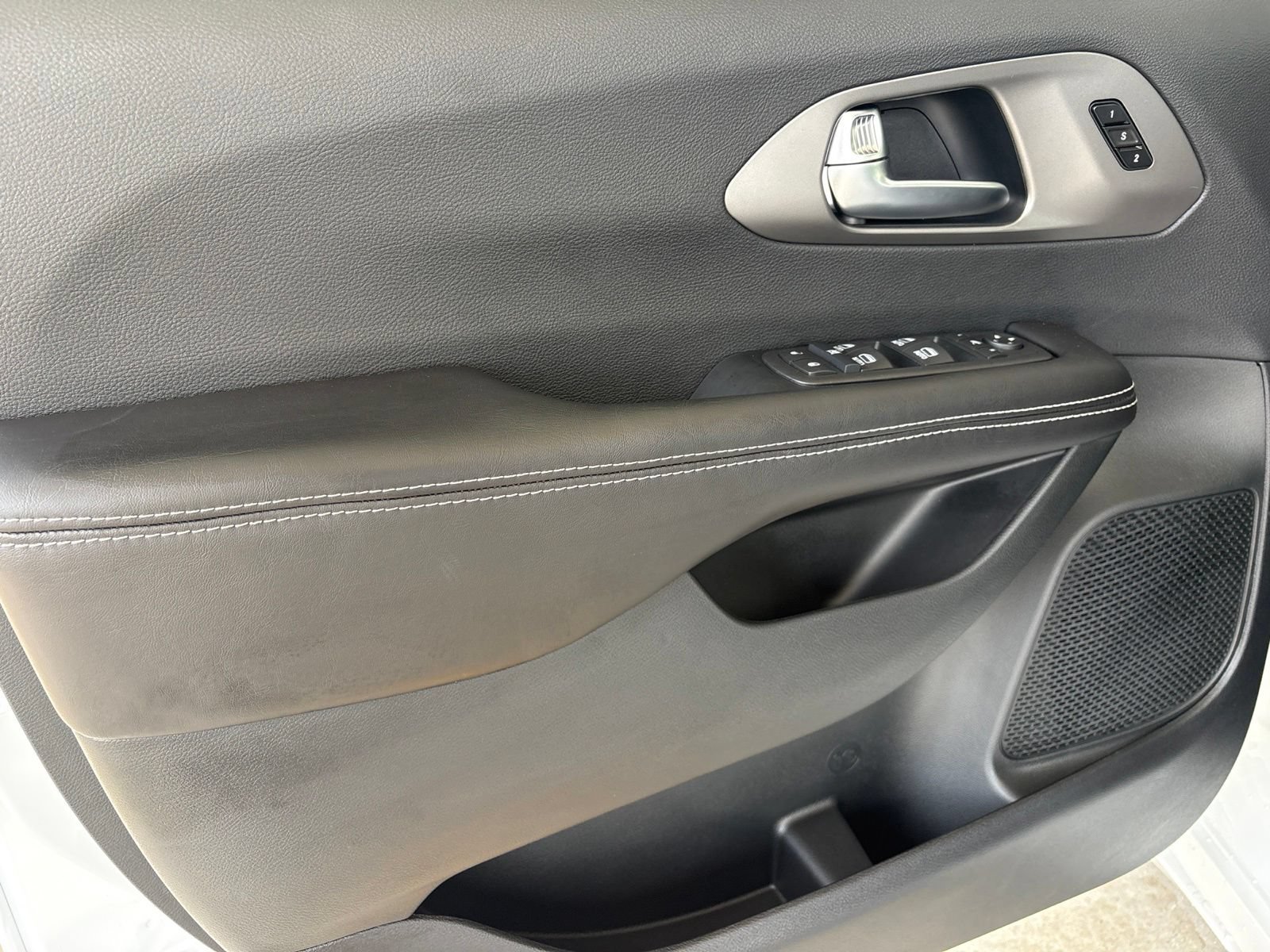 New 2027 Chrysler Pacifica Limited FWD image 11