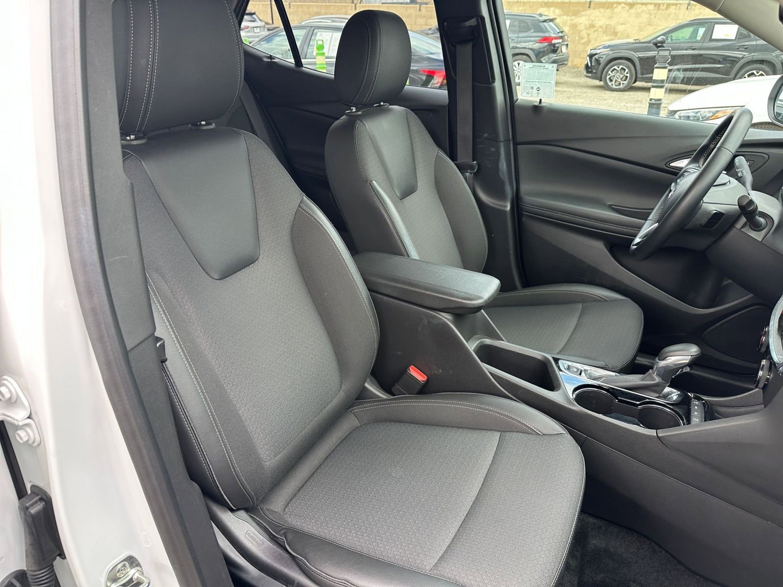 Used 2025 Buick Encore GX Preferred image 35