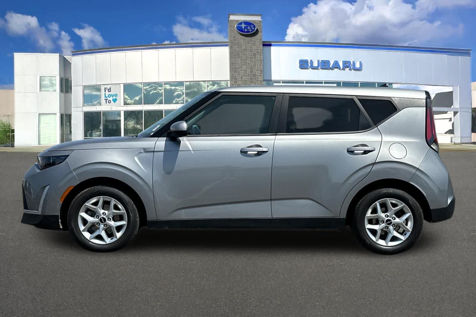 Used 2023 Kia Soul LX w/ Option Group 015 FWD image 9