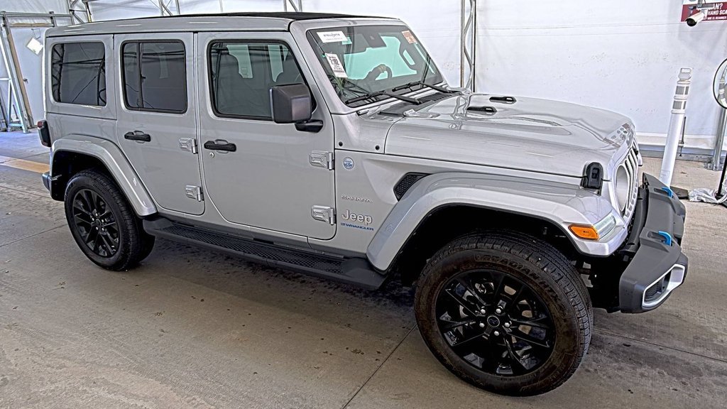 Used 2024 Jeep Wrangler Unlimited Sahara w/ Technology Group AWD/4WD image 3
