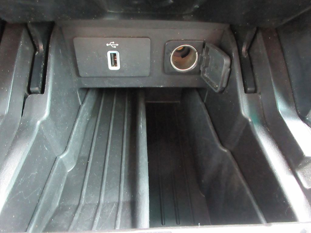 Used 2017 Ford Explorer XLT w/ Equipment Group 202A FWD image 28