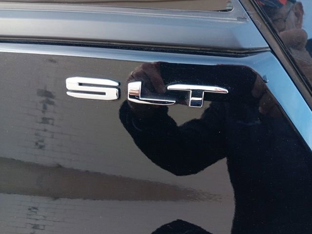 Used 2023 GMC Terrain SLT image 32