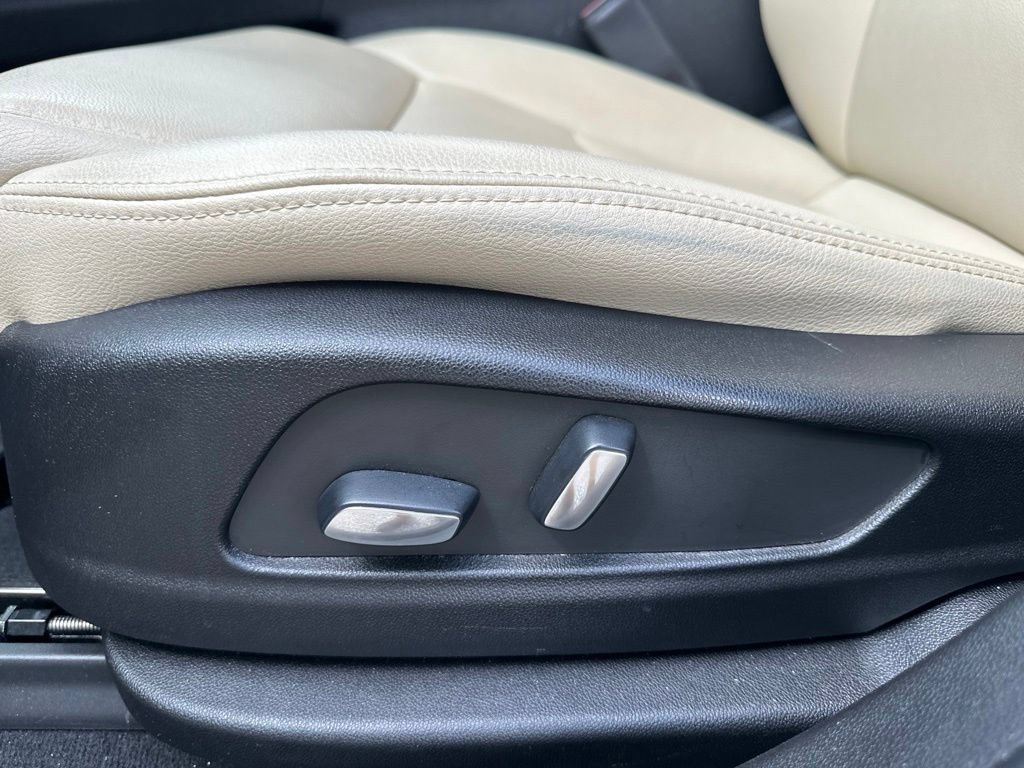 Used 2019 Cadillac XT5 FWD image 17