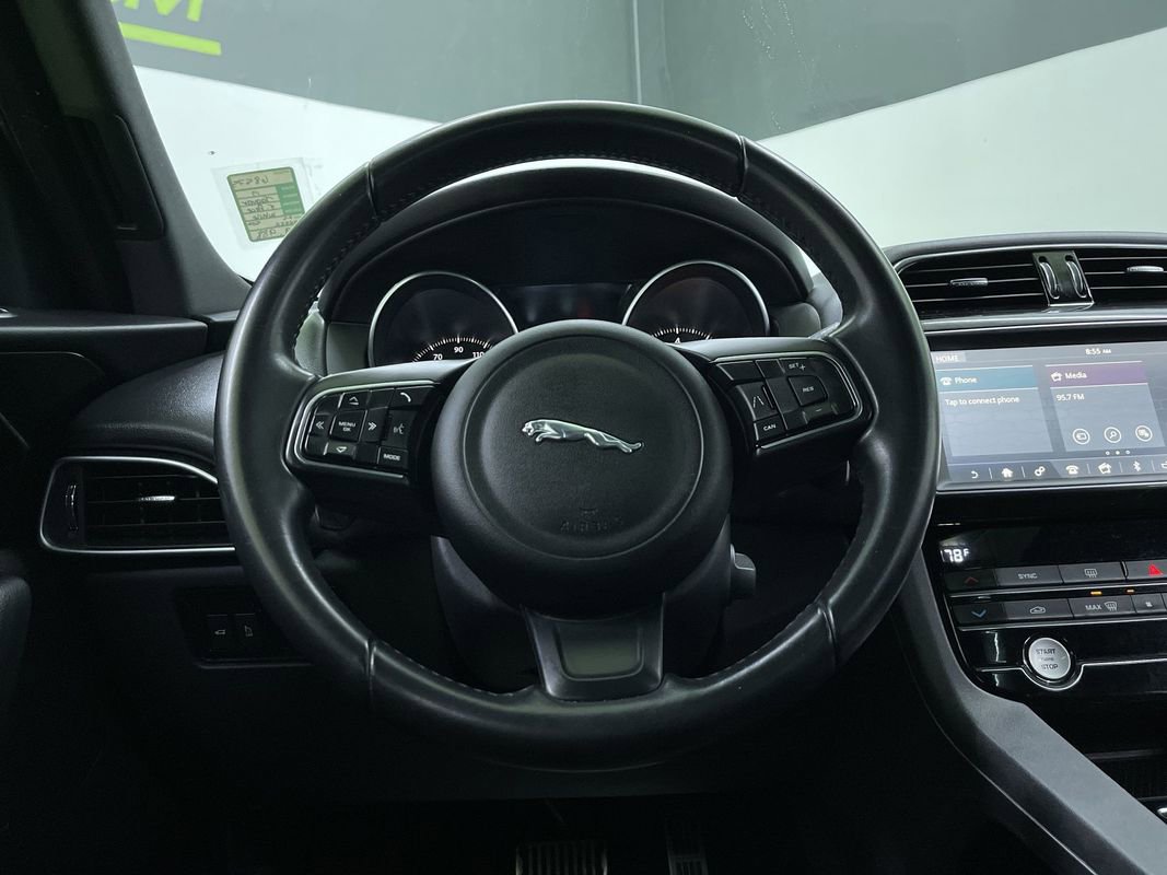 Used 2019 Jaguar F-PACE Premium image 20